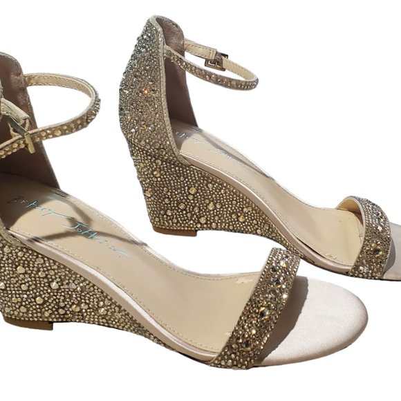 Betsey Johnson - Picture 1 of 9